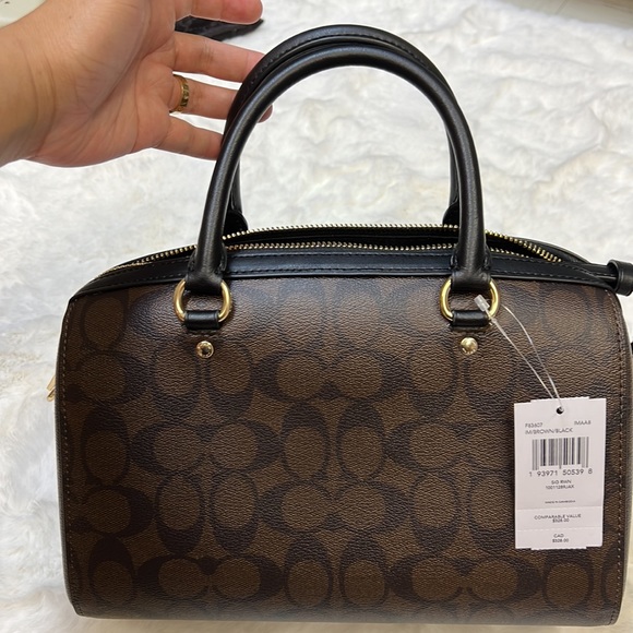 Coach Rowan - Picture 3 of 4